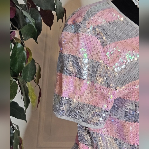 Forever 21 Sequin Embellished Top, Short Sleeves Size Medium - Picture 4 of 10